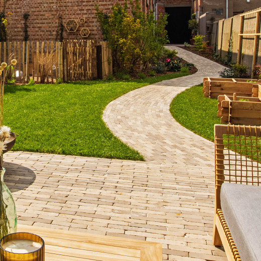 Gromo Antica Pflasterklinker verlegt als geschwungene Weg