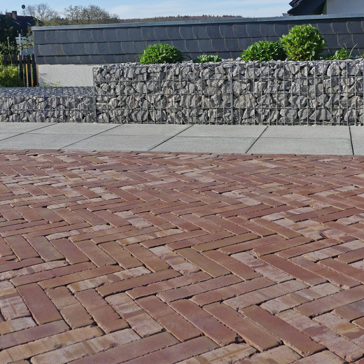 Roma Antica Pflasterklinker aus Ton, gerumpelt, verlegt im Fischgrätverband