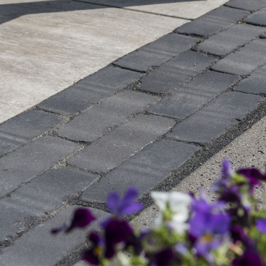 Lucca Antica Pflasterklinker aus Ton, gerumpelt, verlegt als Läufer