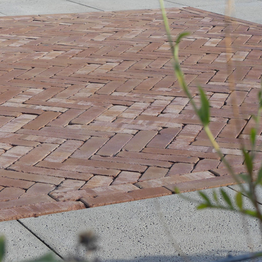 Roma Antica Pflasterklinker aus Ton, gerumpelt, verlegt im Fischgrätverband