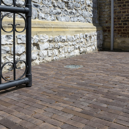 Verona Antica Pflasterklinker aus Ton, gerumpelt, verlegt im Hof