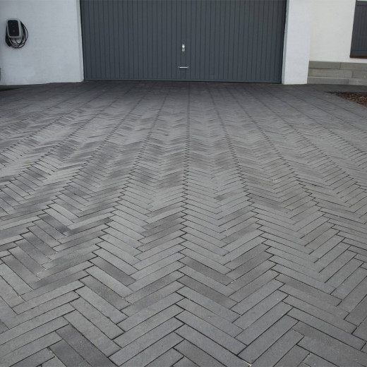 Milano O Liscio Pflasterklinker in Einfahrt verlegt